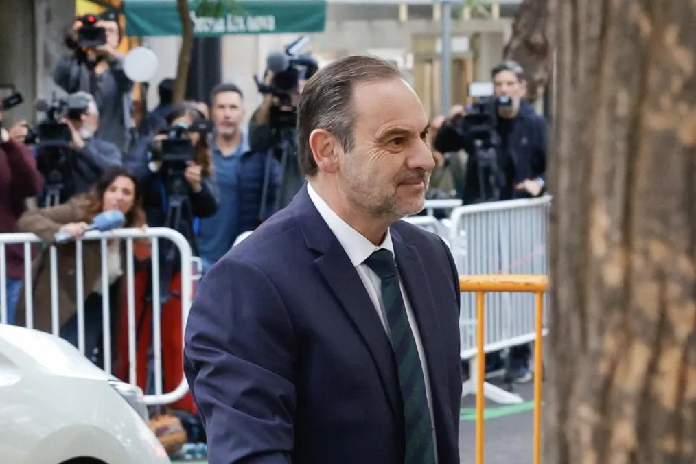 Ábalos afronta en el Supremo «a pecho descubierto» el interrogatorio por el dinero en metálico del PSOE y con temor de acabar en prisión