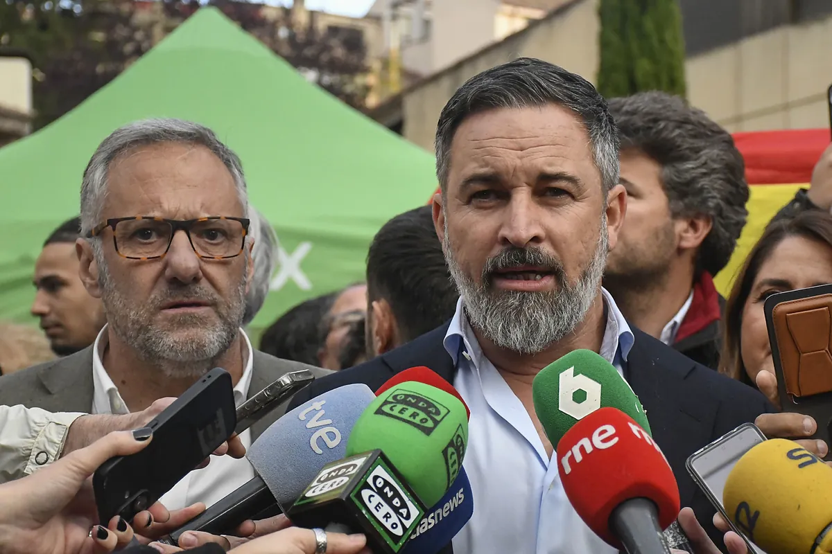 Abascal arranca la precampaña en Castilla y León al choque con el PP: «Sigue pensando que tiene algún tipo de derecho de pernada sobre Vox»