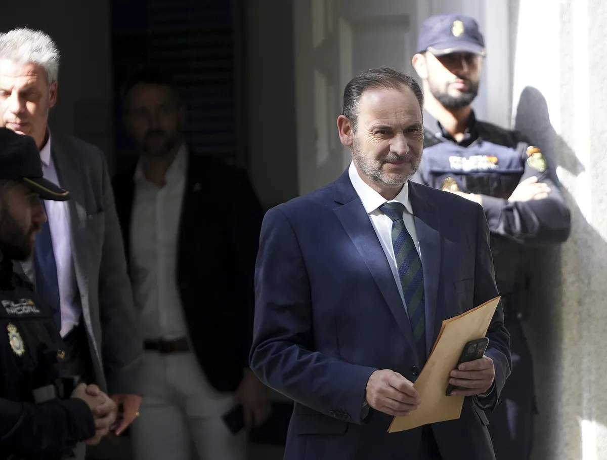 Ábalos niega haber pagado 'en negro' un local en Valencia: «Se ajustó el precio a mejores condiciones de mercado»