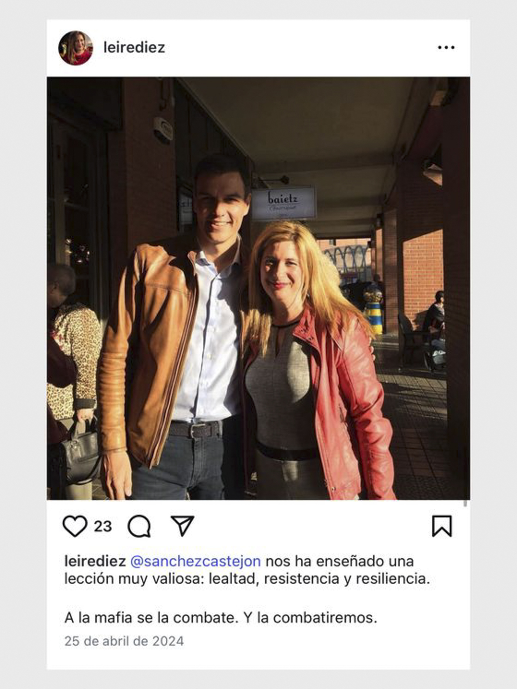 Pedro Sánchez, con Leire Díez.