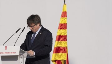 «Inquietud» en el PSOE ante el «imprevisible» Puigdemont, aunque confían en que no habrá moción de censura con Vox: «Sería cavar su tumba en Cataluña»