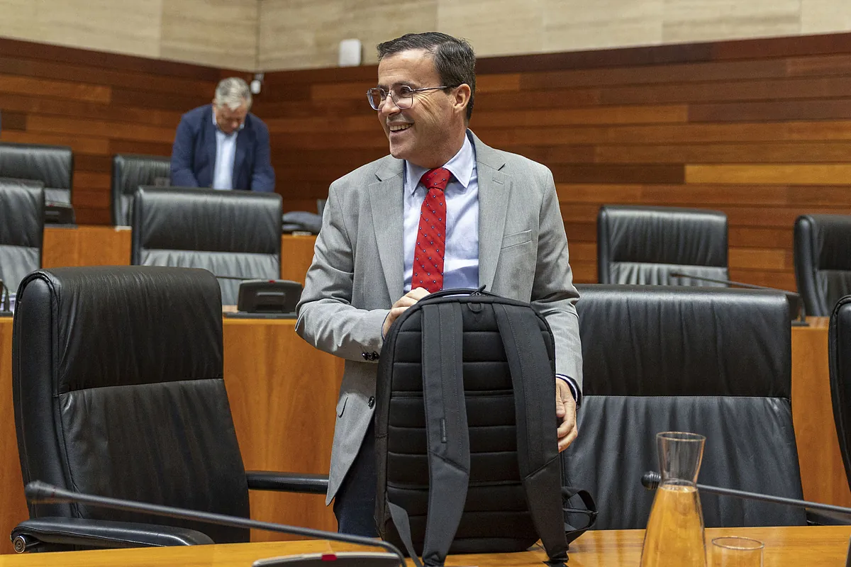 Gallardo se blinda ante las dudas internas y Ferraz lo acepta como mal menor: «No va a ganar pero no hay tiempo para hacer cambios»