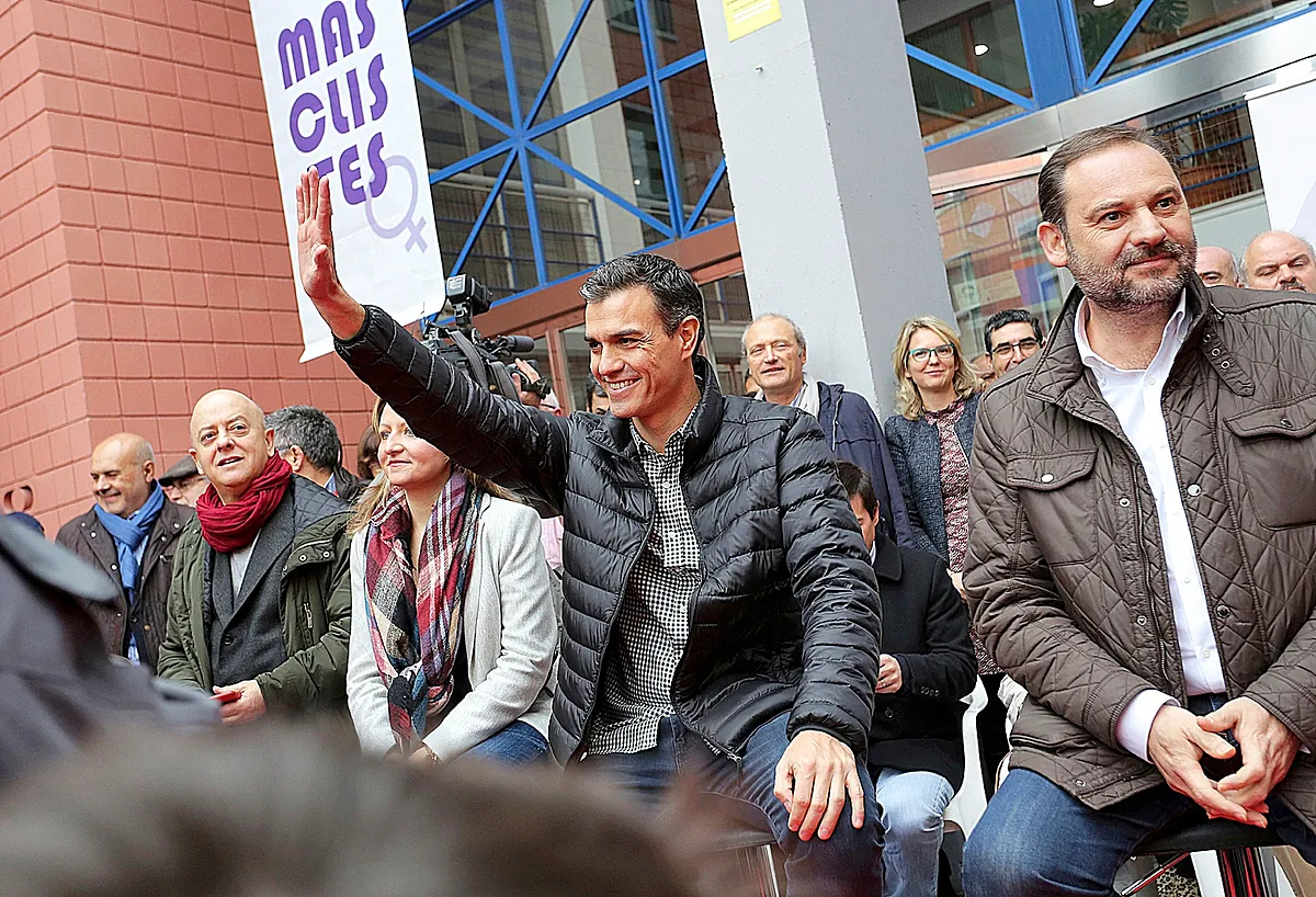 El símbolo de las contradicciones de Sánchez en el Senado: aprobó la resurrección política de Ábalos y ahora se desvincula