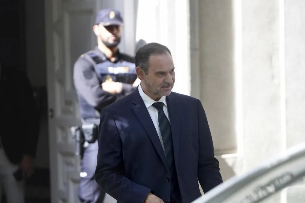 El juez ve indicios de delito en los pagos en metálico en el PSOE y los envía a la Audiencia Nacional para que los investigue