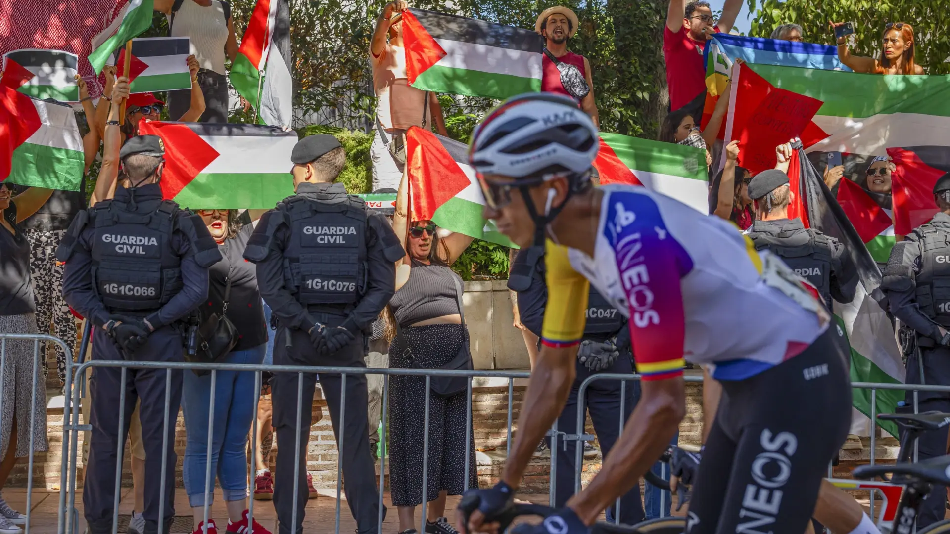 La situación en Gaza y el mundo del deporte: diversas protestas, lío monumental en La Vuelta, un veto en ajedrez y la FIFA se inhibe