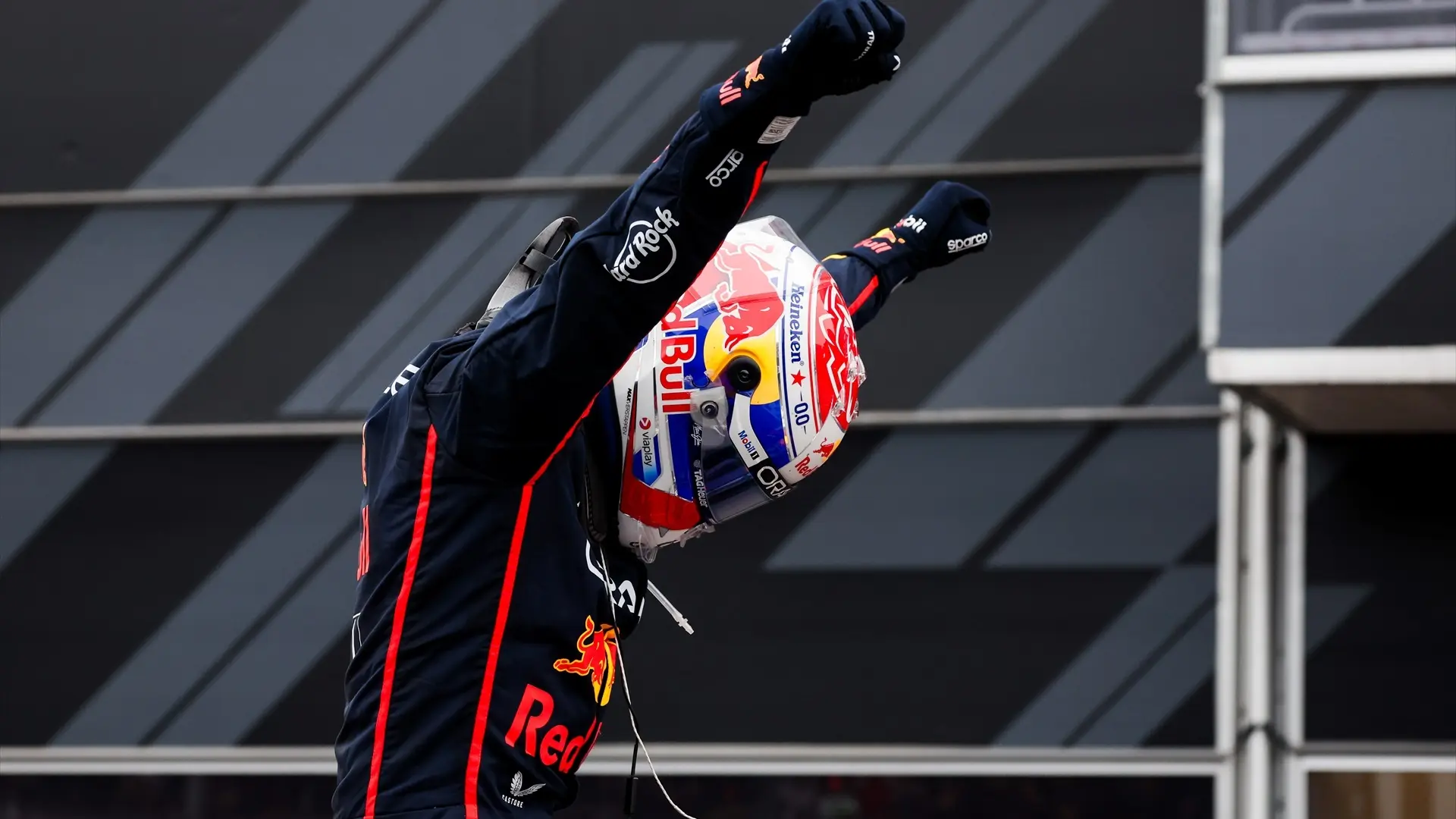 Alerta roja por el calor extremo en el GP de Singapur de F1: los pilotos llevarán chalecos refrigerantes… o medio kilo de lastre