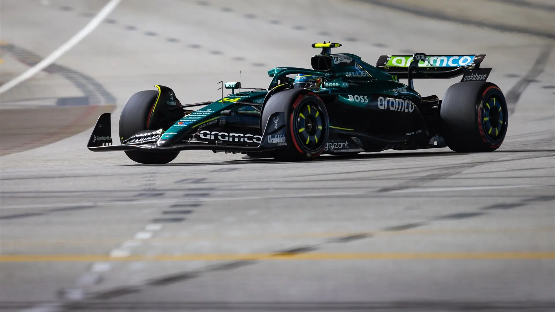 Fernando Alonso oculta su enfado tras la clasificación en Singapur: «Seguramente perdamos posiciones»