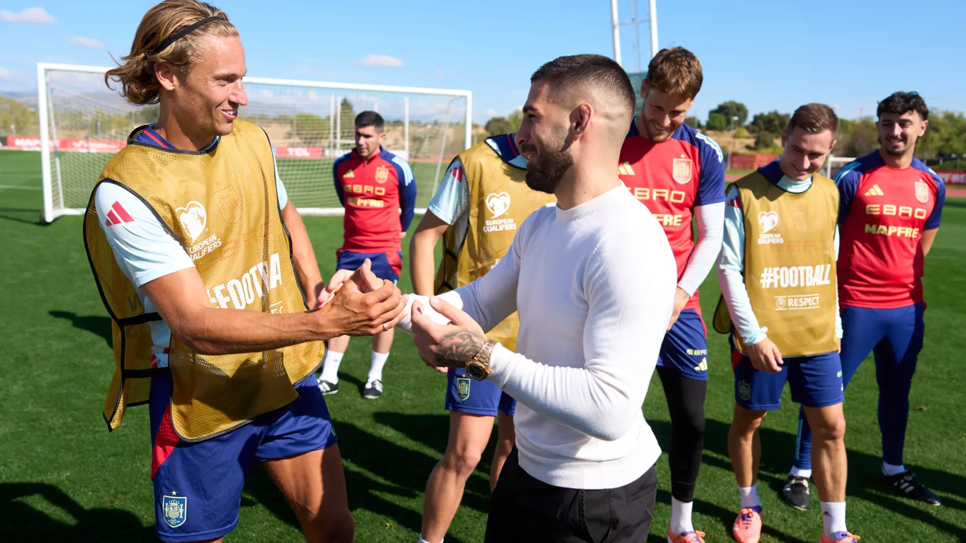 Ilia Topuria visita a la Roja antes del partido ante Georgia que le divide el corazón: «Vuestra suerte es la de todos»