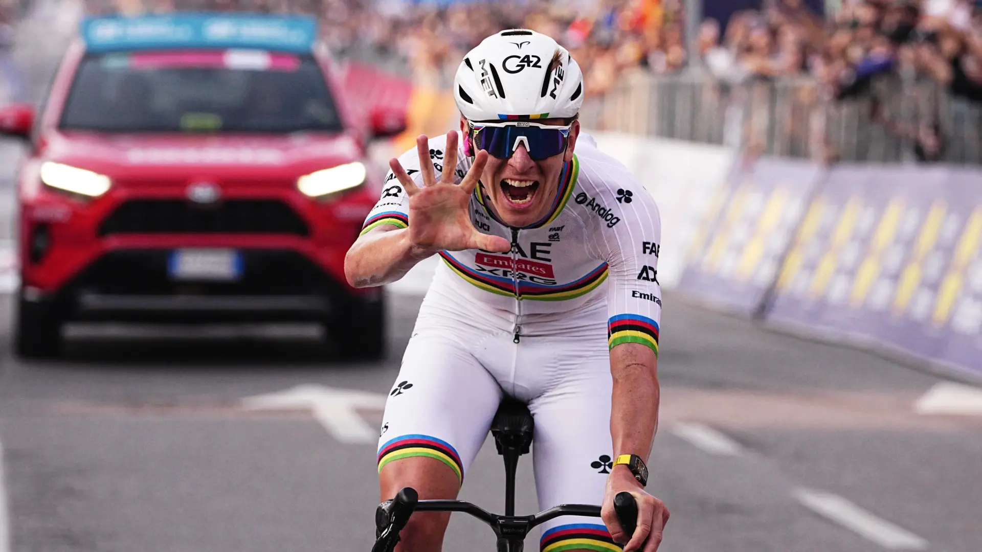 Tadej Pogacar amplía su leyenda con otra victoria en el Giro de Lombardía