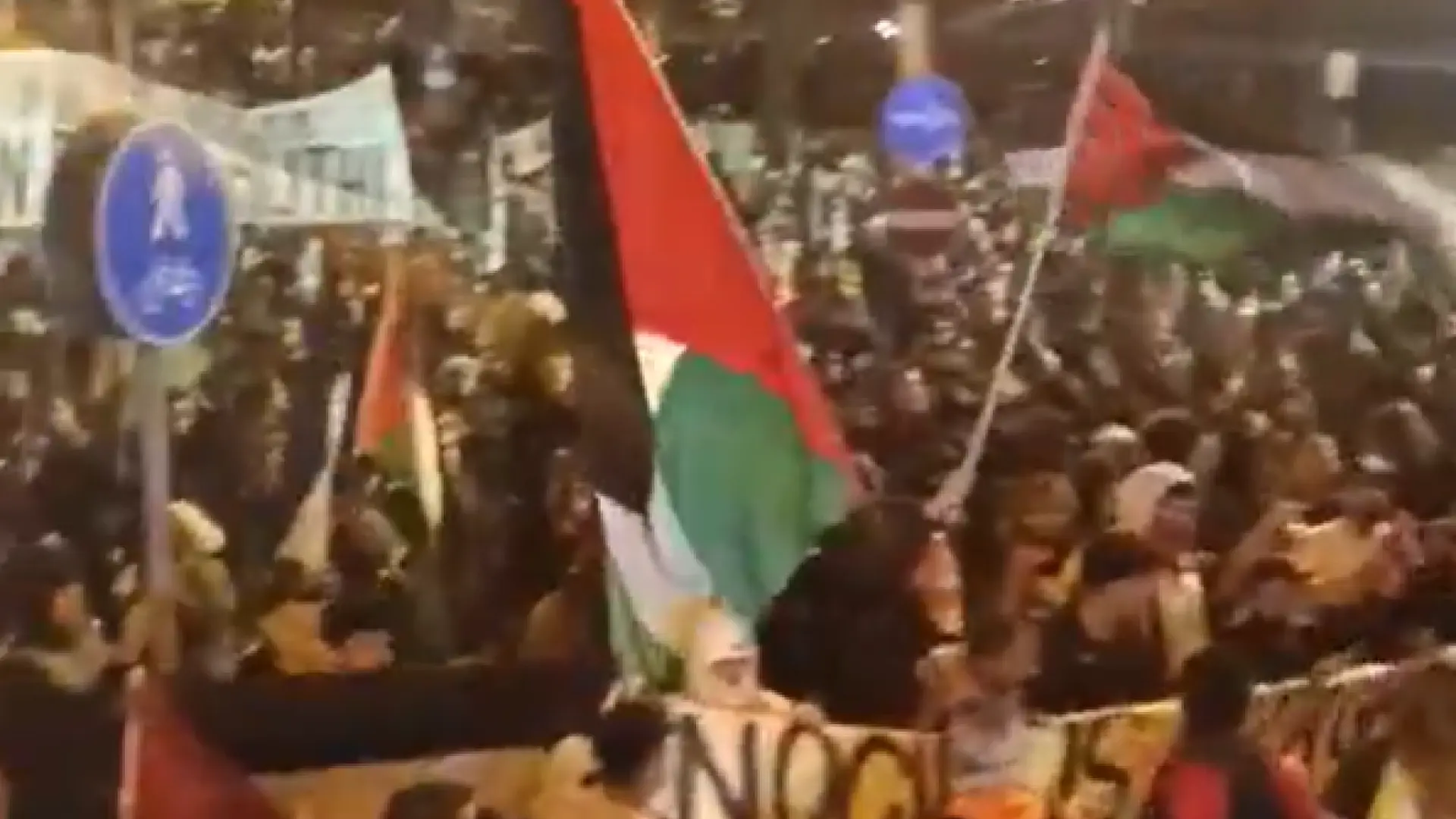 Más de 10.000 manifestantes propalestinos toman las calles de Údine ante del partido Italia – Israel