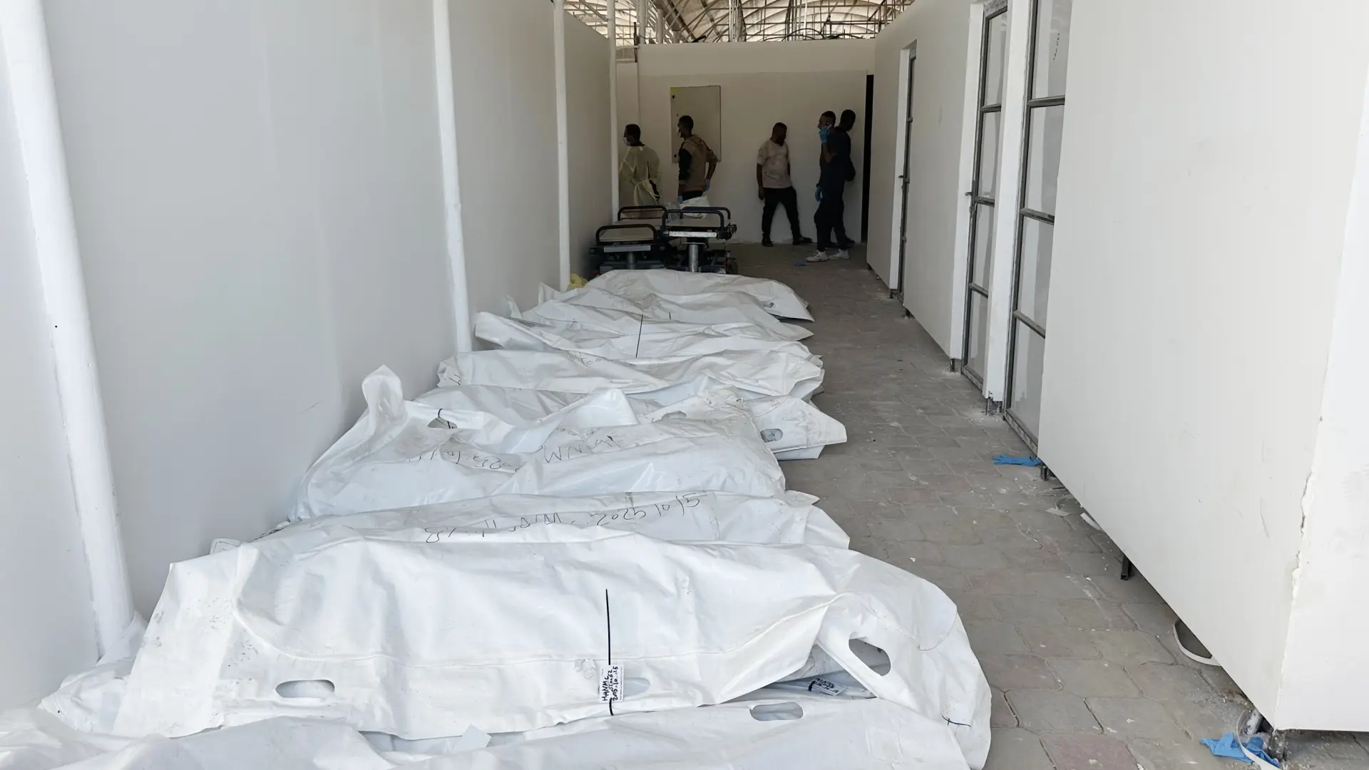 Israel devuelve a Gaza los cadáveres de 15 palestinos y Hamás entregará los cuerpos de otros dos rehenes