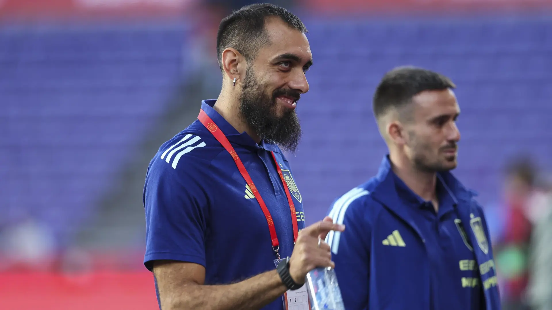 La reflexión de Borja Iglesias sobre el fútbol femenino: «Dicen que no generan lo mismo, pero Aitana o Alexia lo hacen más que yo»