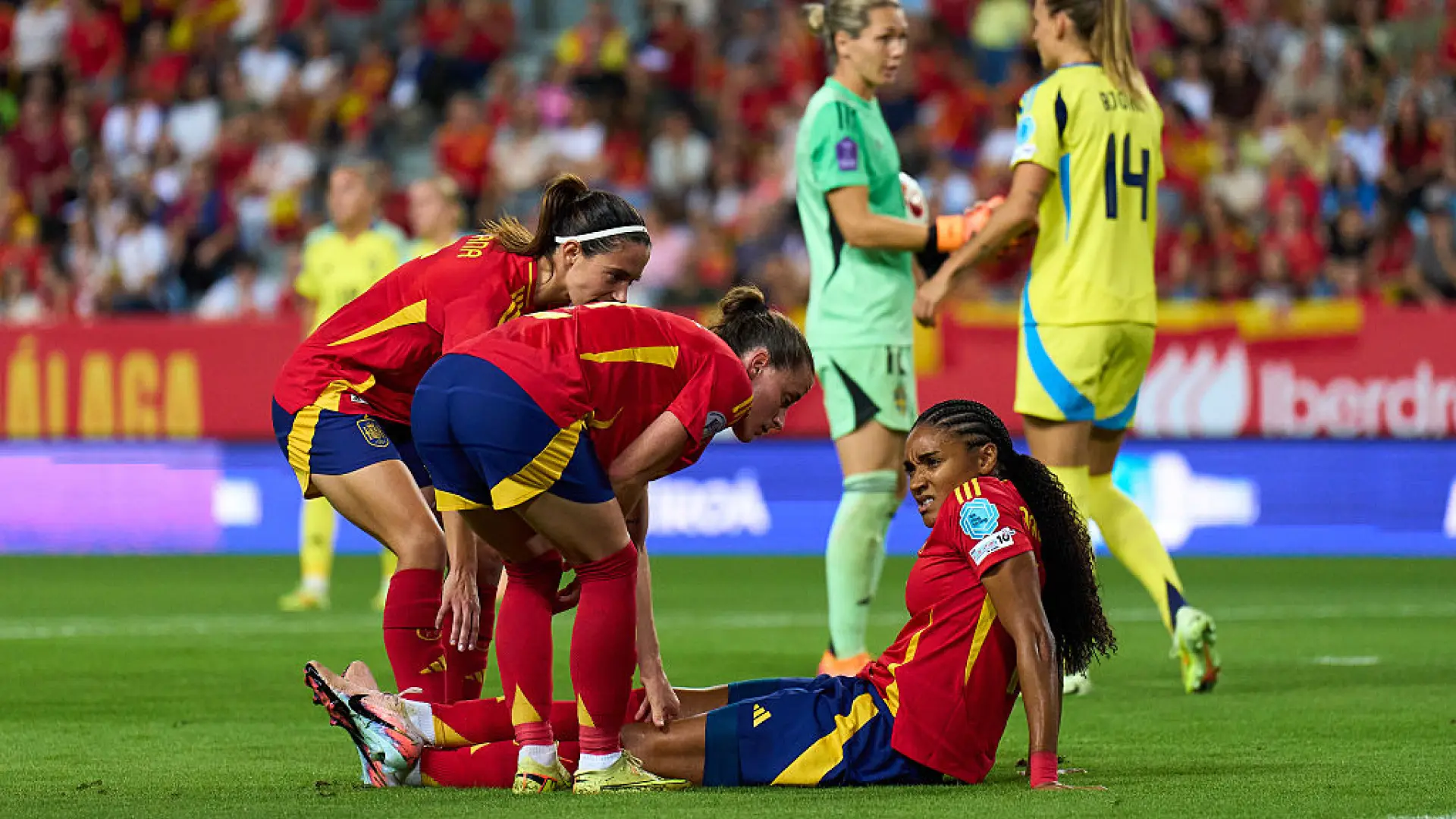 Salma Paralluelo, baja en la selección por una lesión en el ligamento lateral interno de la rodilla izquierda
