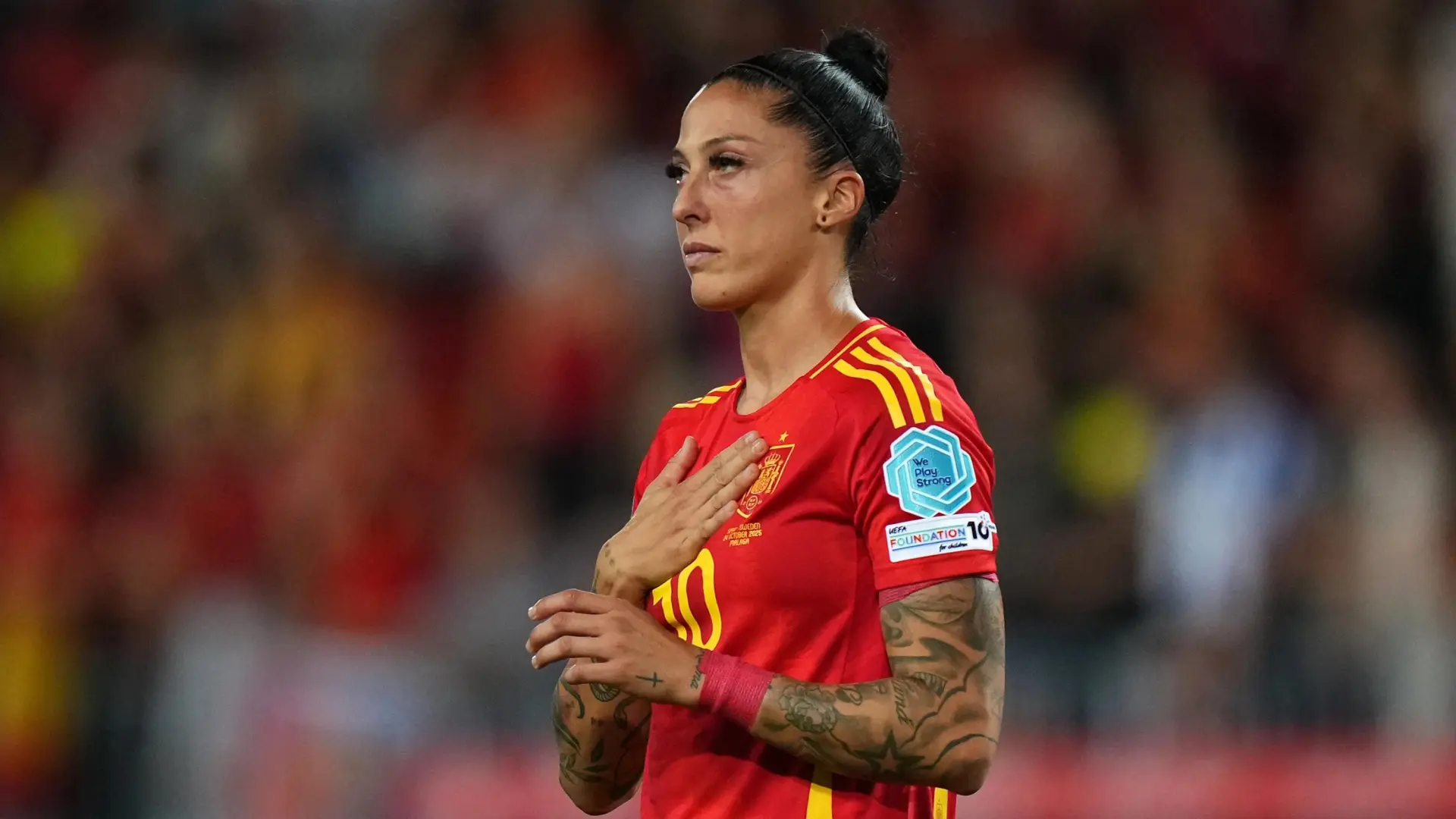 El emotivo mensaje de Jenni Hermoso tras sus lágrimas por volver a jugar con la Roja: «La realidad también es estar rota por dentro» El emotivo mensaje de Jenni Hermoso tras sus lágrimas por volver a jugar con la Roja: «La realidad también es estar rota por dentro»