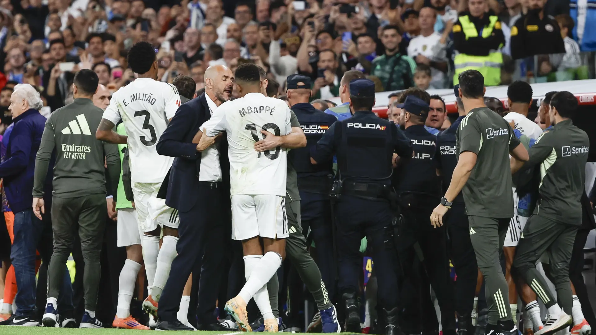 Carvajal, Courtois y Vinícius ajustan cuentas con Lamine Yamal en la tangana del Clásico: «¡Habla ahora!» Carvajal, Courtois y Vinícius ajustan cuentas con Lamine Yamal en la tangana del Clásico: «¡Habla ahora!»