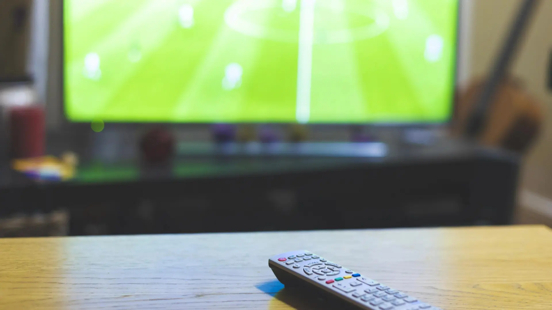 El CEO de Movistar Plus asegura que en España casi la mitad de la gente que ve fútbol lo piratea: «Socialmente no está mal visto»