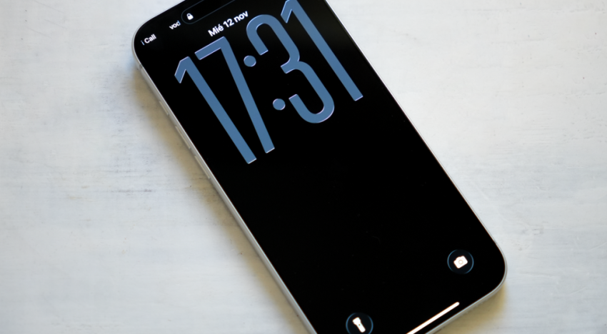 El gesto más sencillo para ahorrar batería en tu iPhone es cambiar el fondo de pantalla, aunque no vale uno cualquiera