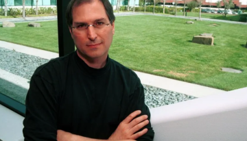 La historia del jersey de Steve Jobs no empieza en Apple, sino en una visita a Sony en los 80. Y con un uniforme que fue un fracaso