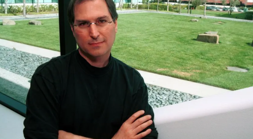 La historia del jersey de Steve Jobs no empieza en Apple, sino en una visita a Sony en los 80. Y con un uniforme que fue un fracaso