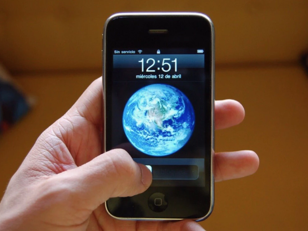 Así era utilizar un iPhone en España hace 15 años, cuando sobrevivíamos con 200 MB al mes 