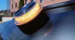 La DGT nos obliga a comprar una baliza V16, pero no dijo que tuviera que ser fea. Estas son las opciones 'premium' que te recomendamos