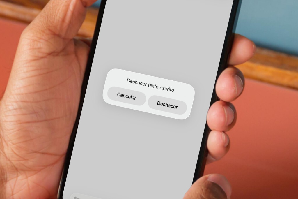 El iPhone no tiene el 'control-Z' para deshacer acciones, pero tiene este gesto que es mucho mejor. Y solo te hacen falta tres dedos