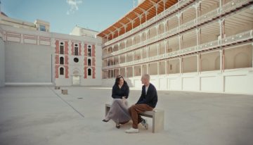 Cuando vengas a Madrid, chulona mía. Dicho y hecho: Apple Music entrevista a Rosalía por su nuevo álbum 'Lux' y ya puedes verla gratis