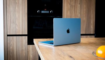 Si pensabas comprar un MacBook, ahora es el momento: este modelo baja (mucho) de precio antes del Black Friday