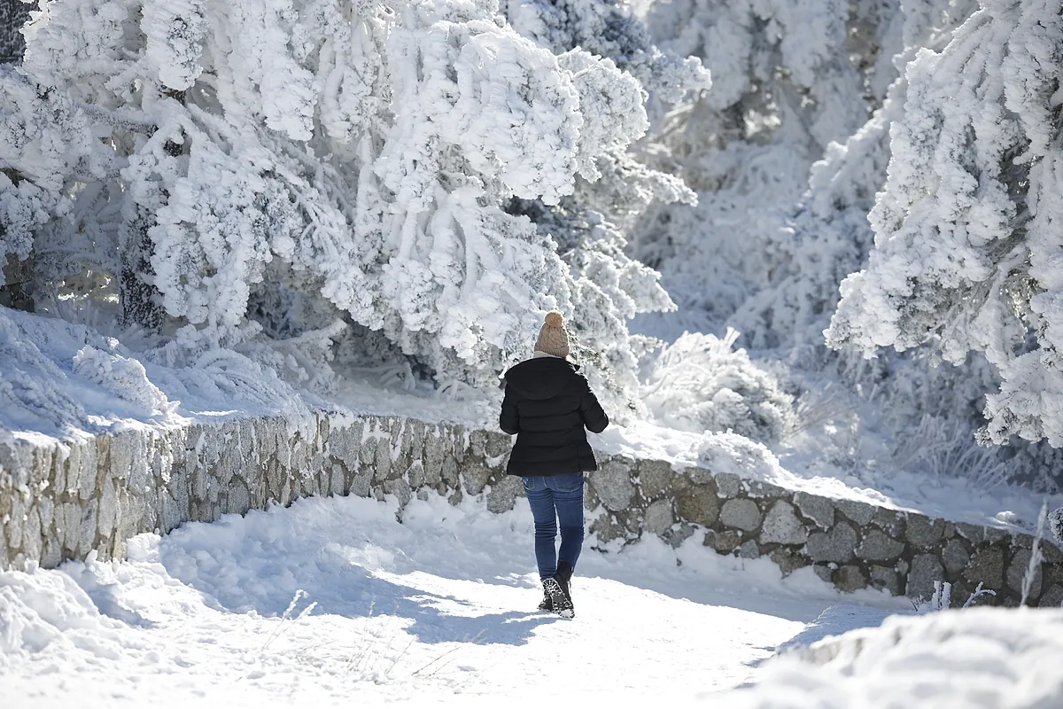 Una masa de aire ártico trae un desplome de las temperaturas en toda España y las primeras nevadas