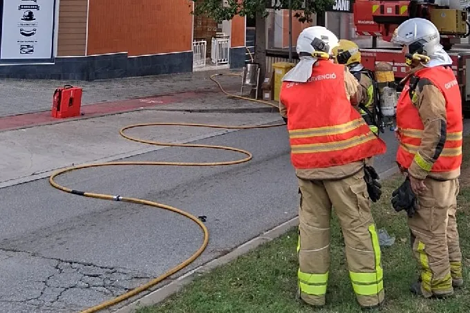 Dos heridos en el incendio de una pizzería de Canet de Mar (Barcelona)