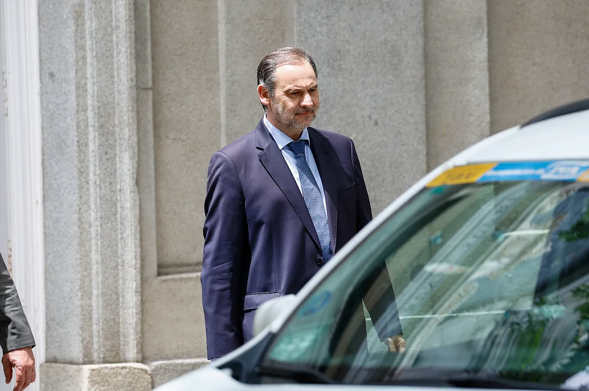 El juez del Supremo procesa a Ábalos, Koldo y Aldama por la compra de mascarillas en pandemia y pide los escritos de acusación para ir a juicio