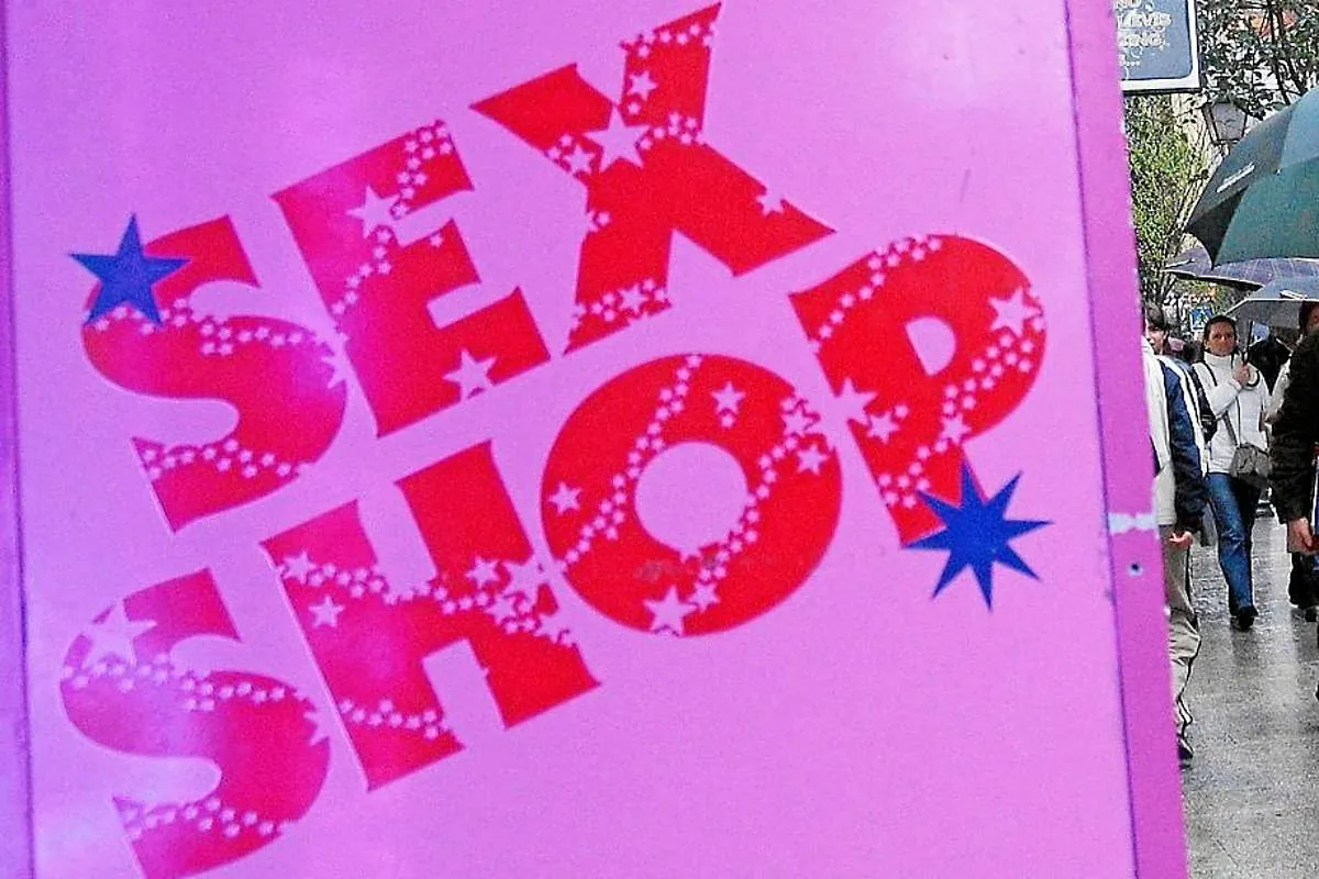 Muere un hombre de 83 años mientras veía una película en un sex shop de León