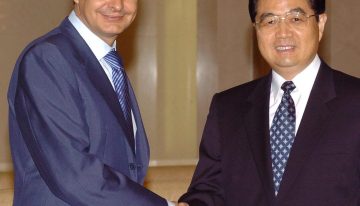 El Gobierno envía a los Reyes a refrendar los 20 años de relación privilegiada entre el PSOE y China