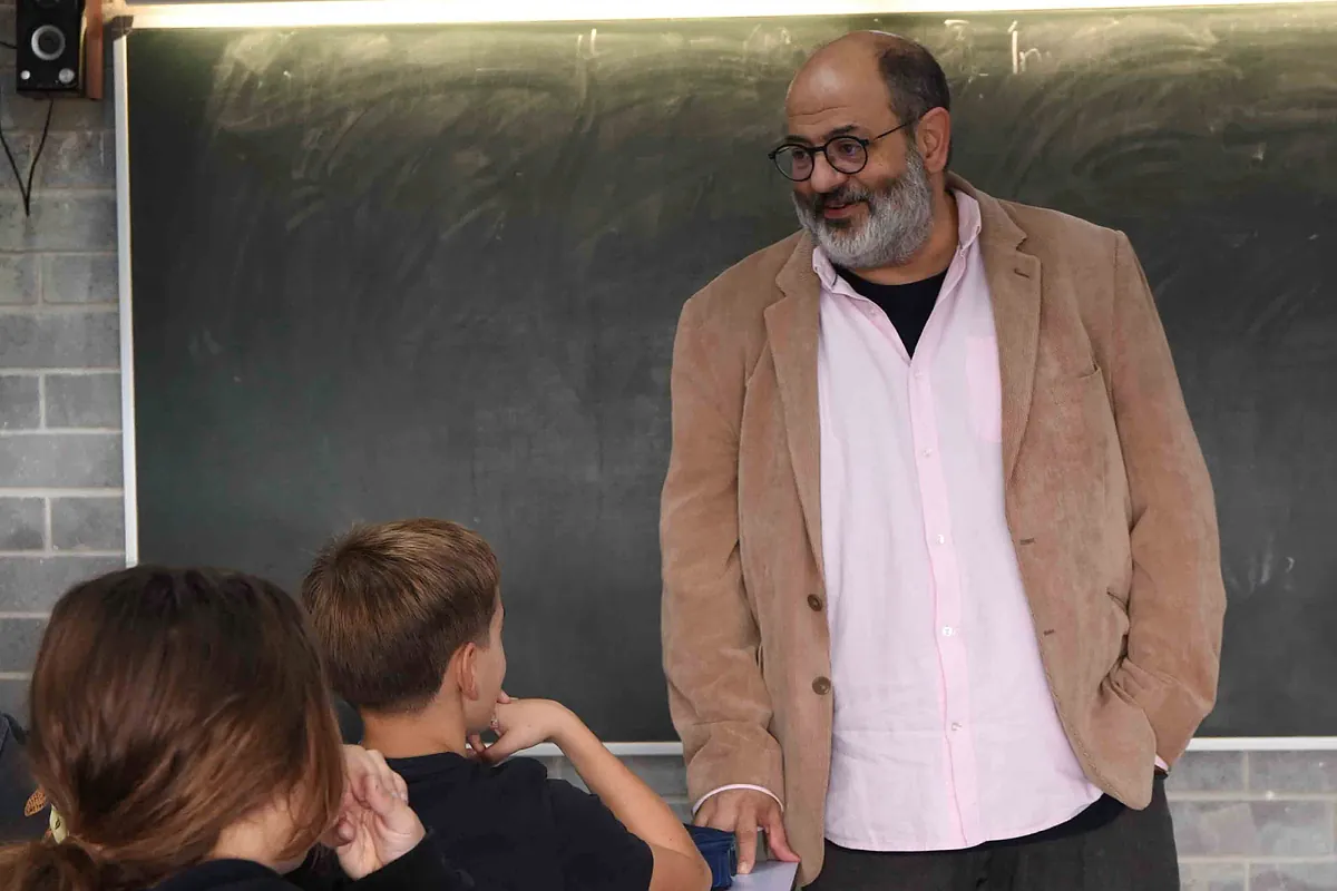 El profesor que pone a trabajar con las manos a los alumnos con malestar emocional: «Veo en los hijos hiperprotegidos síntomas de los hijos abandonados»