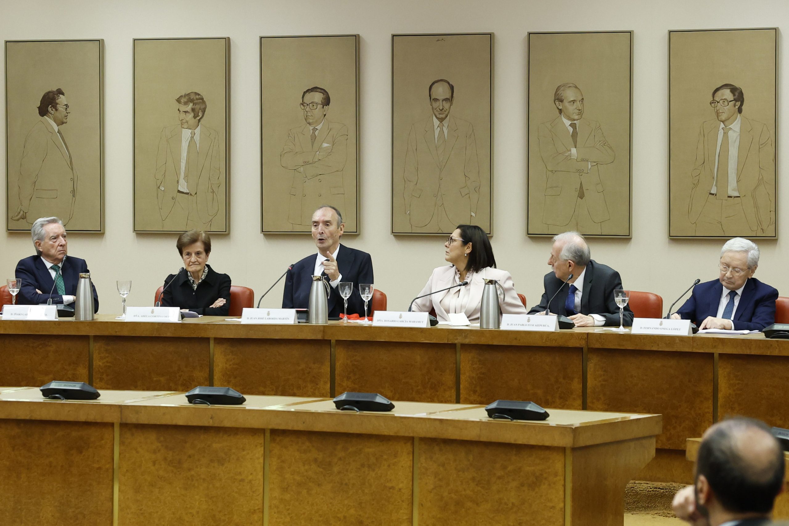 Los participantes en el coloquio "50 años después: la Corona en el tránsito a la democracia"