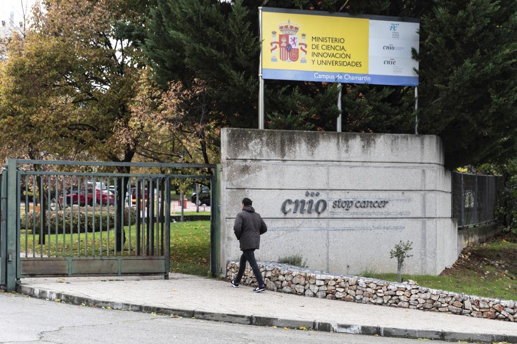 Acceso al Centro Nacional de Investigaciones Oncológicas, en Madrid.