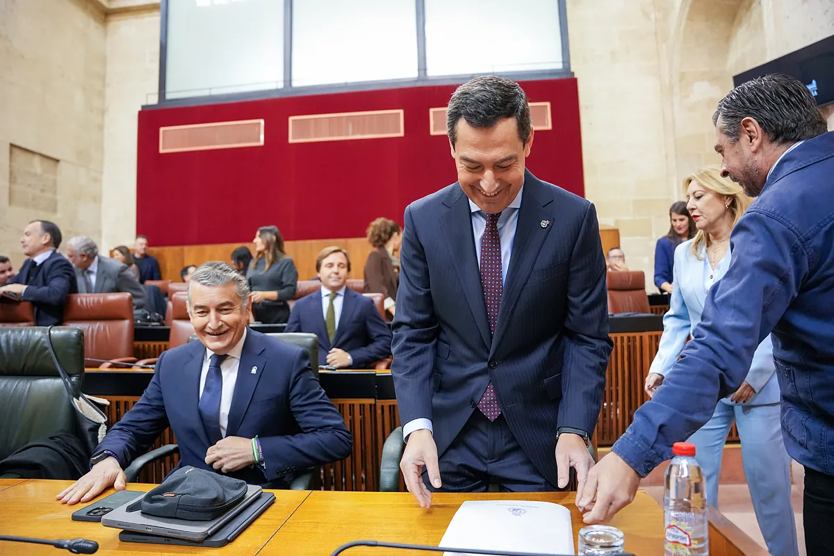 Juanma Moreno intenta recuperar la iniciativa política y reta al PSOE andaluz a plantarse frente a la propuesta de financiación autonómica de la ministra Montero