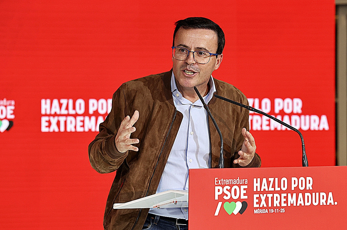 El líder de los socialistas extremeños, Miguel Ángel Gallardo, en Mérida.