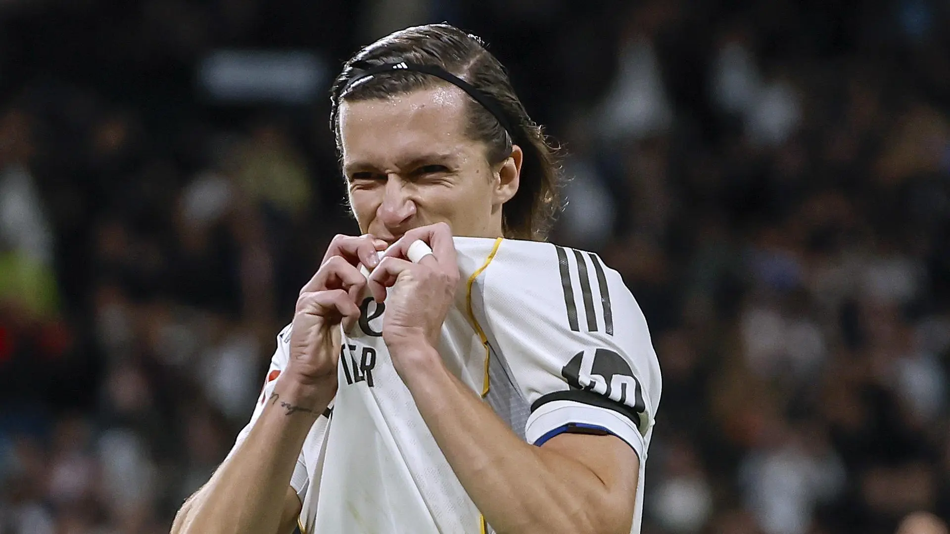 Así fue el golazo de Álvaro Carreras ante el Valencia, que levantó al Bernabéu: «Estas cosas salen de dentro»