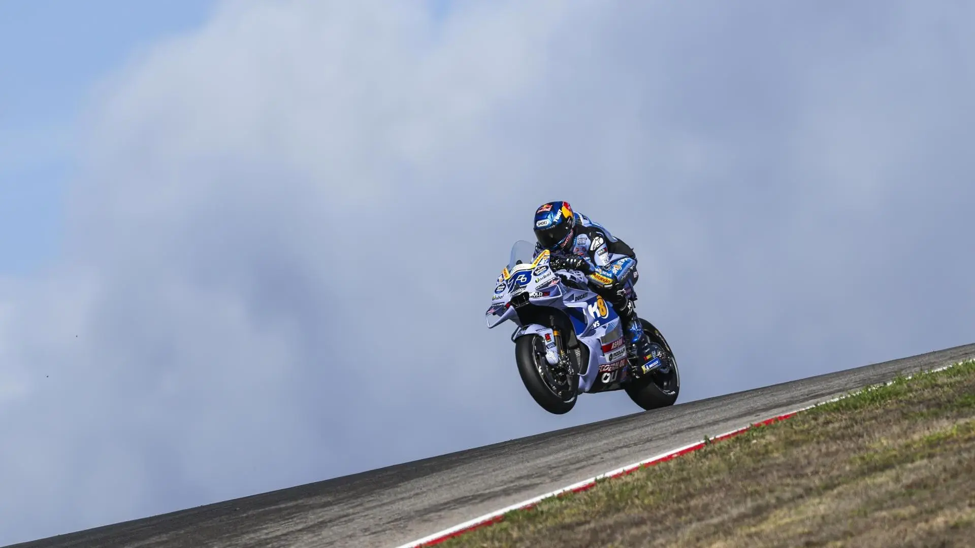 Alex Márquez doblega a Pedro Acosta y gana el sprint en Portimao