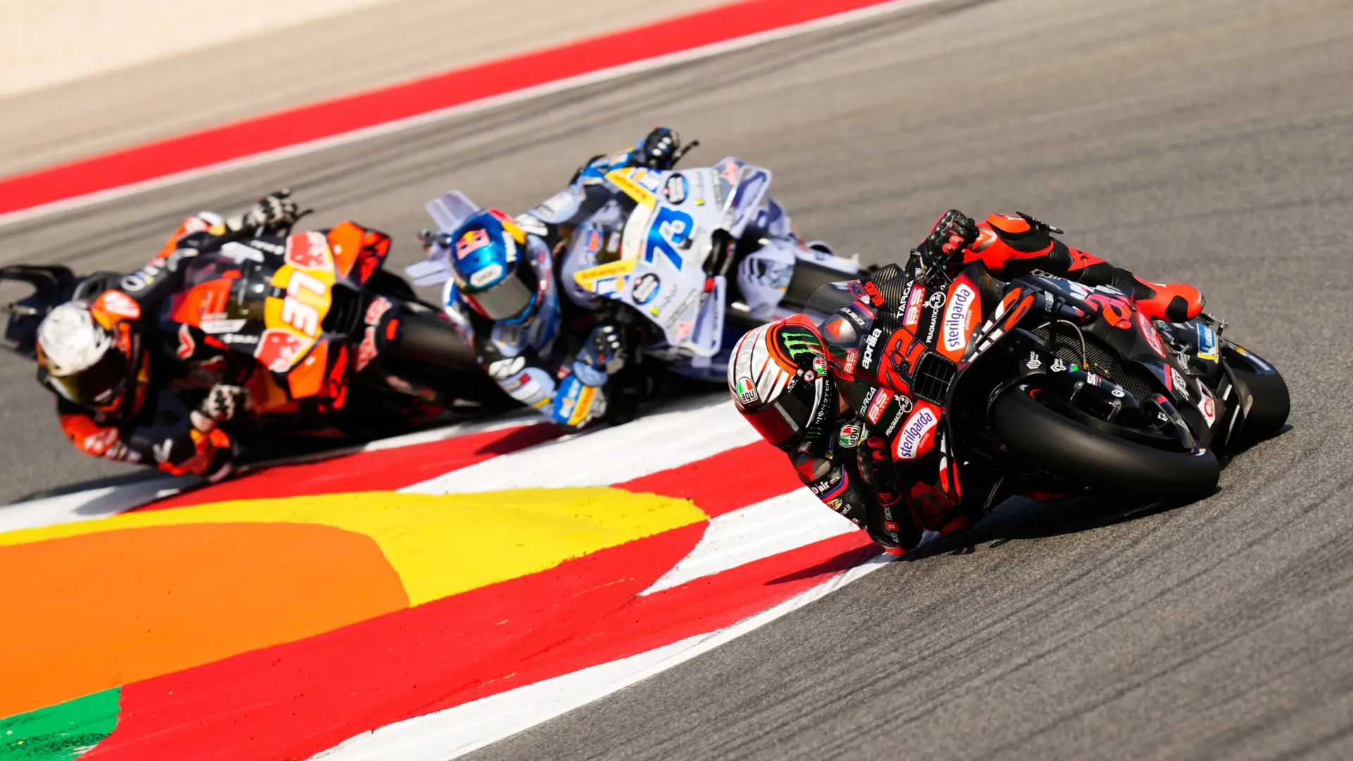 Victoria de autoridad de Bezzecchi en Portimao ante Álex Márquez y Acosta