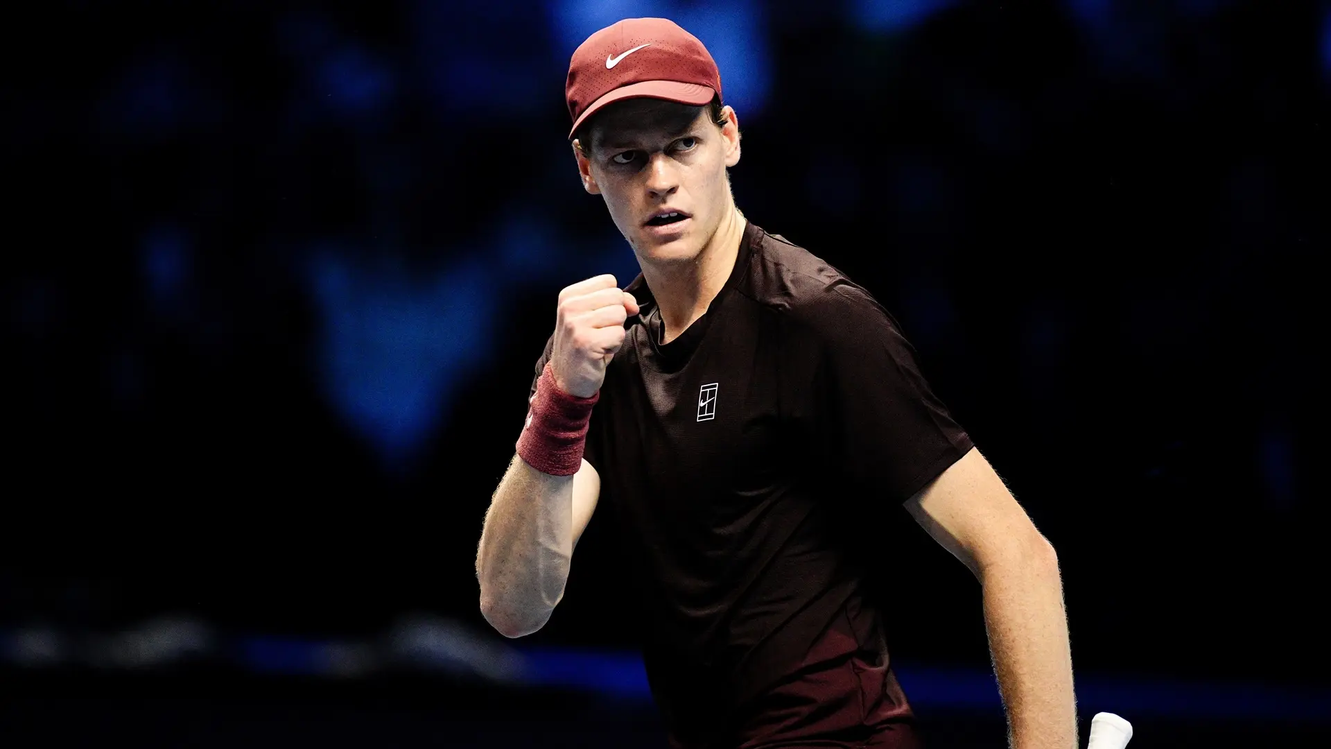 Jannik Sinner tumba a Alex de Miñaur y espera a Carlos Alcaraz en la final de la Copa de Maestros