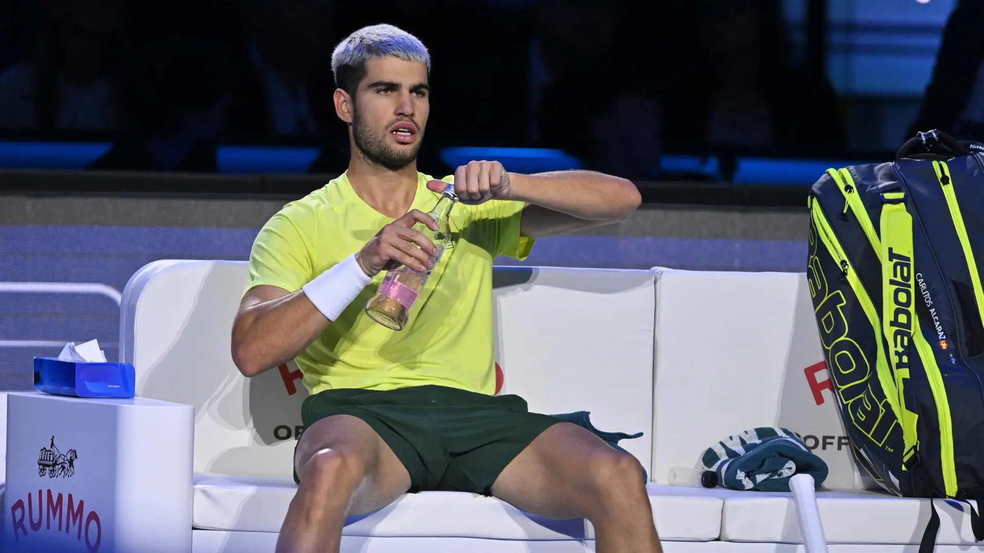 Se confirma la lesión muscular de Carlos Alcaraz, aunque aún es duda para los cuartos de la Copa Davis