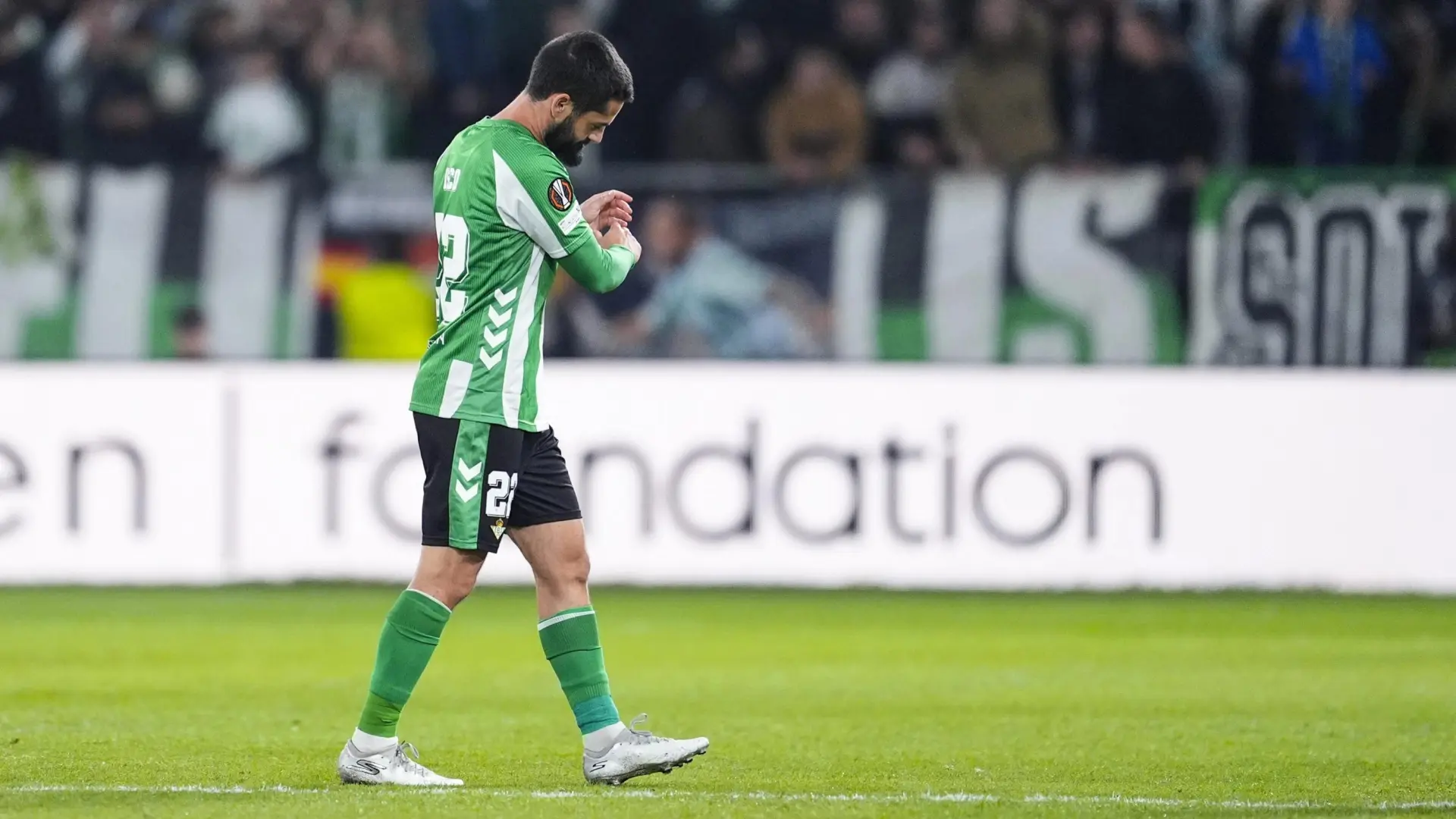 Triunfo europeo sufrido y malas noticias para el Betis a las puertas del derbi ante el Sevilla