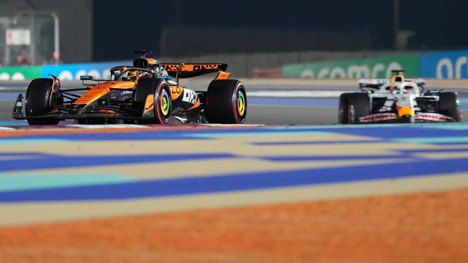 La lucha se recrudece entre los McLaren, Verstappen sufre y Alonso ilusiona en los únicos libres en Qatar