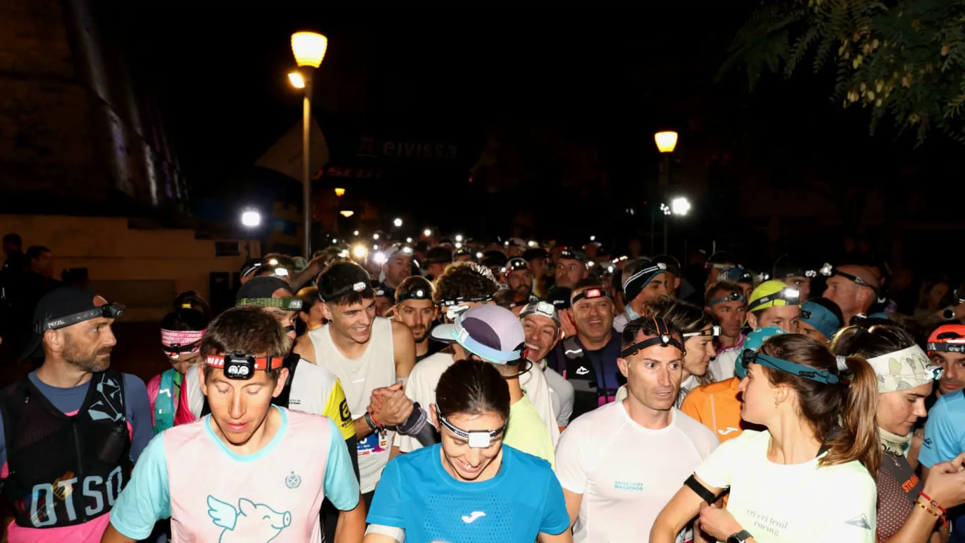 La '3 Días Trail Ibiza' conquista el corazón de la isla con un espectacular 10k por las históricas calles de Dalt Vila