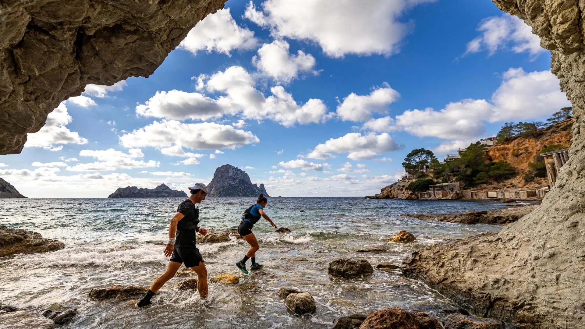 Gemma Arenas y Pablo Ibáñez triunfan en el recorrido 'Ultra' de 73 kilómetros de la '3 Días Trail Ibiza'