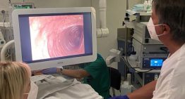 La alta demanda de las colonoscopias de vigilancia dispara la espera a 158 días para hacerse la prueba