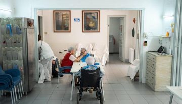 Catalunya aprueba la ley de la Agència d'Atenció Integrada Social i Sanitària que coordinará los cuidados a la población