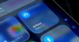 Estaba cansado de activar 'Todos durante 10 minutos' en la oficina: Apple por fin ha solucionado el mayor engorro de AirDrop con iOS 26.2